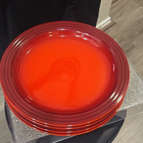 Le Creuset Vancouver Dinner Plates- Set Of 4- Cerise - Picture 10 of 10